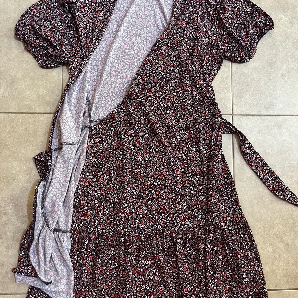 MICHAEL Kors Floral Short Sleeve Wrap-Style Floral Ruffle Mini Dress Size small